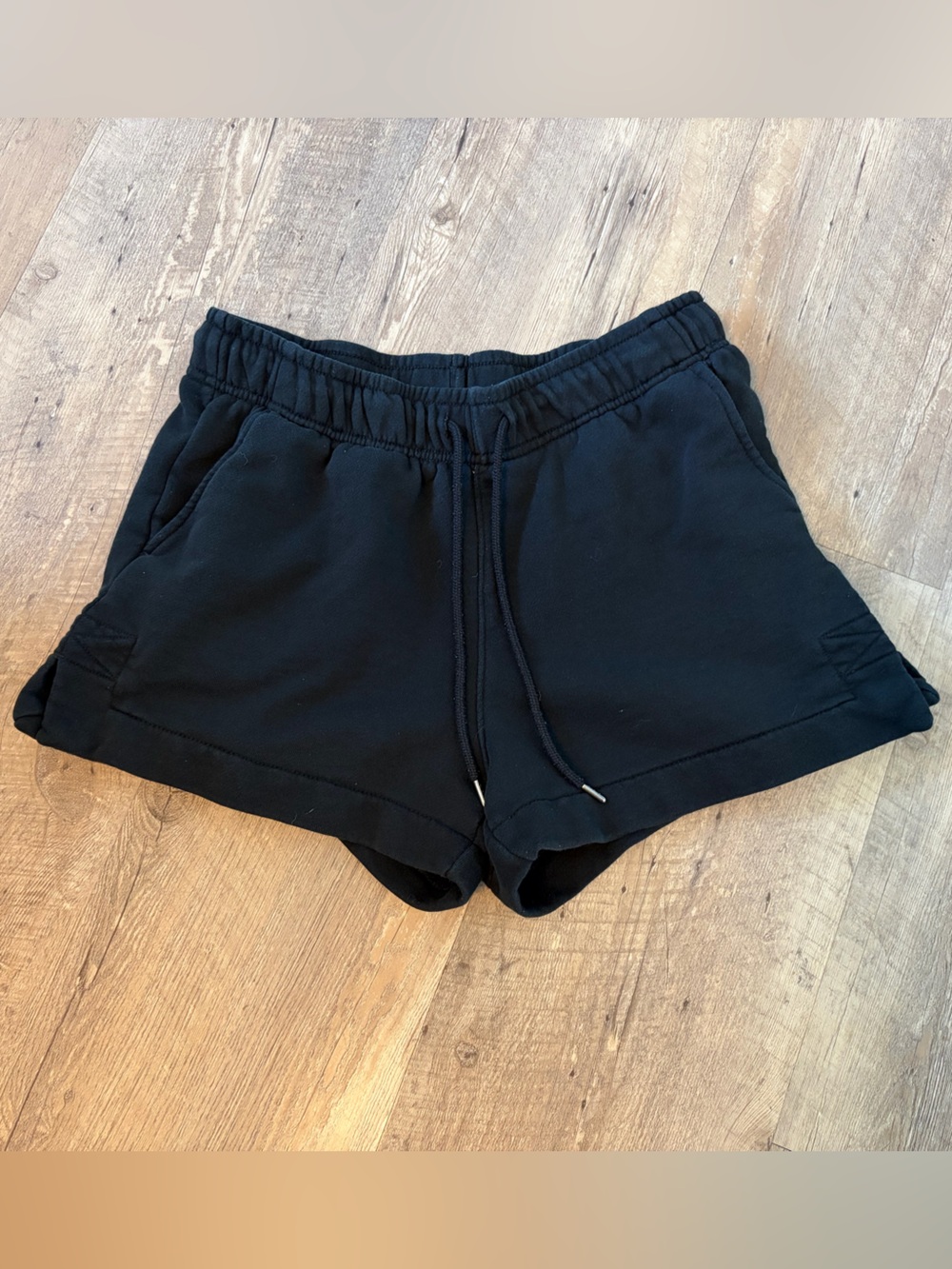 Universal Thread Black Pull-On Sweat Shorts Size M